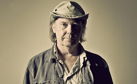 Neil Young: písně nahé i oblečené