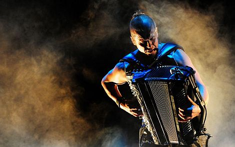 Akordeonista Kimmo Pohjonen v Arše