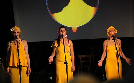 Yellow Sisters slaví desátou sezónu novým klipem
