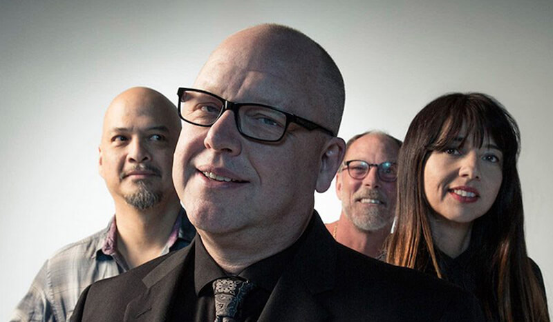 Vyprodaný koncert Pixies se přesouvá. Do Fora Karlín.