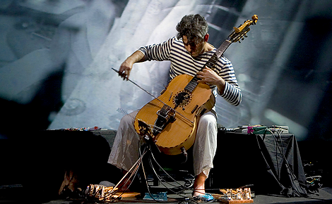 Paolo Angeli a jeho preparovaná kytara